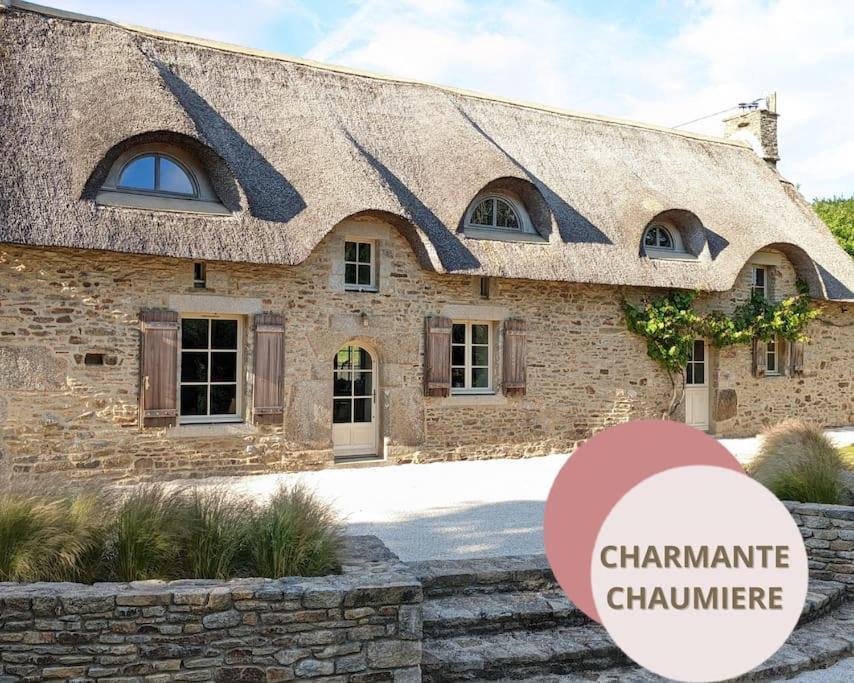 Maison Typique Bretonne Avec Toit De Chaume Camors Екстериор снимка