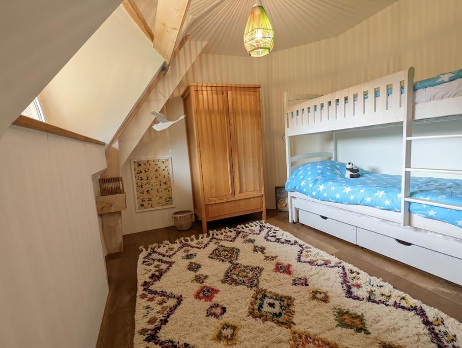 Maison Typique Bretonne Avec Toit De Chaume Camors Екстериор снимка